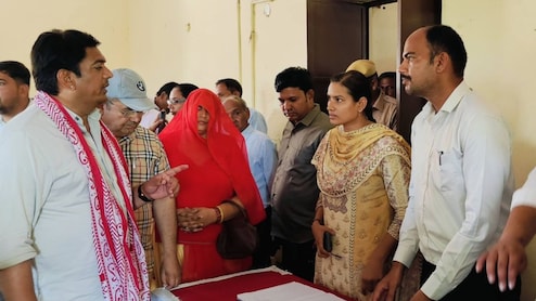 'पैसे लिए तो रगड़ कर रख दूंगा' राजस्थान के मंत्री का अधिकारियों को अल्टीमेटम; नदारद अफसर होंगे सस्पेंड