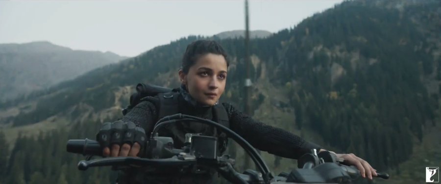 Internet Divided Over Alia Bhatt's Action Scenes In <i>Alpha</i> Teaser: 'Acting Too Hard To Look Tough'