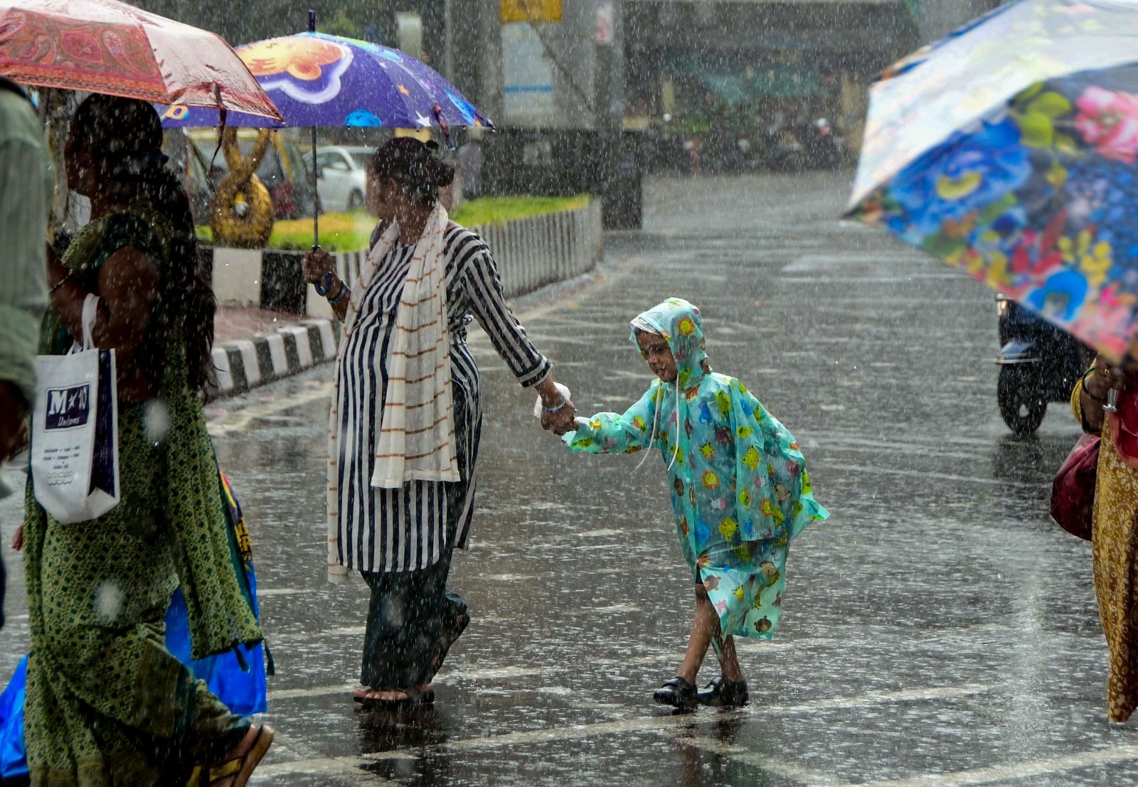 LIve: IMD Issues Orange Alert For Mumbai, Thane, Palghar; Severe Waterlogging Reported