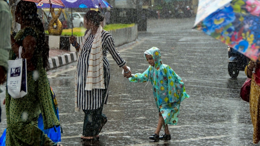 Mumbai Rains Live Updates: IMD Issues Orange Alert For Mumbai, Thane, Palghar; Severe Waterlogging Reported