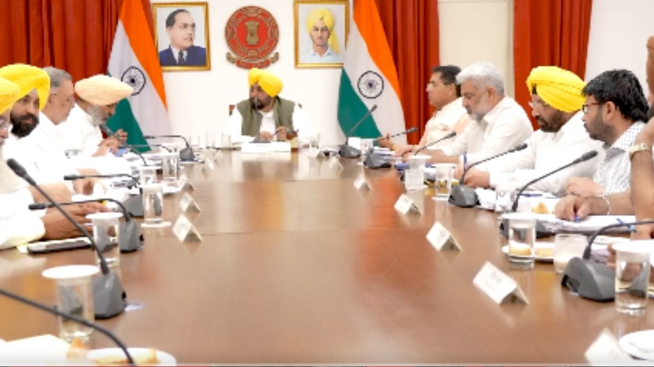 पंजाब में अब निजी स्कूल नहीं कर सकेंगे मनमानी फीस बढ़ोतरी, मान सरकार ने कानून बनाकर कसा शिकंजा