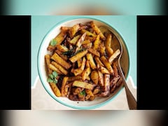 गर्मी में पेट रहेगा हल्का और स्वाद रहेगा लाजवाब, ट्राय करें अचारी आलू
