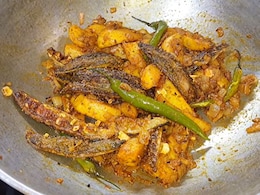Aloo Karela Sabji Recipe: करेला न खाने वाले भी मांगेंगे दूसरी सर्विंग, बनाएं आलू-करेले की सब्जी इस तरह से