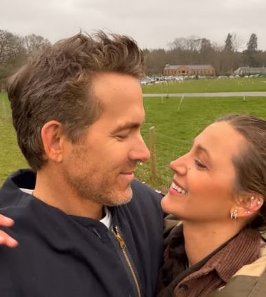 Blake Lively, Ryan Reynolds Enjoys Frozen Yogurt Date 