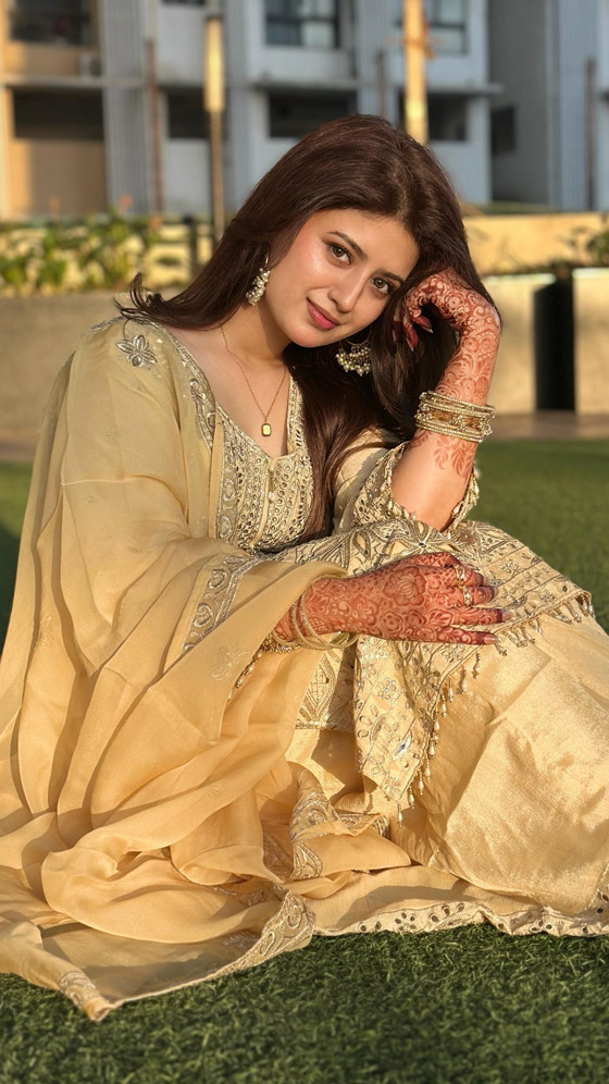 Arishfa Khan Sets Major Ethnic Fashion Goals; See Pics