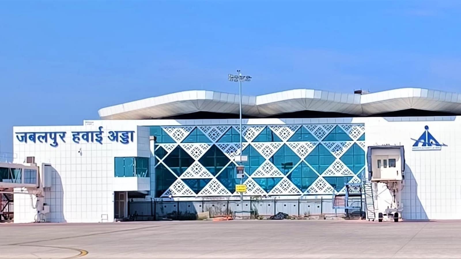 डुमना एयरपोर्ट: सोमवार, बुधवार और शुक्रवार की सुबह दिल्ली के लिए फ्लाइट सेवा होगी बंद. 