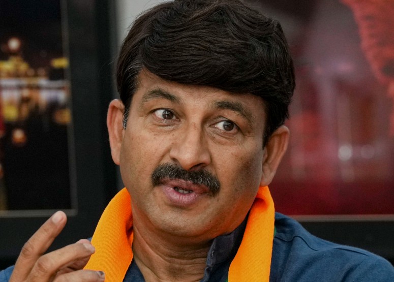 मनोज तिवारी ने अश्लील गाने को लेकर NDTV से बोला झूठ, सच्चाई आई सामने तो बोलती हुई बंद
