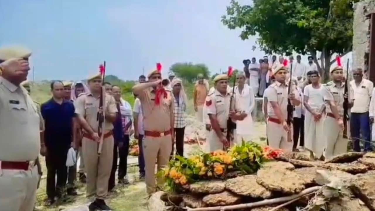 राजकीय सम्मान के साथ दी अंतिम विदाई