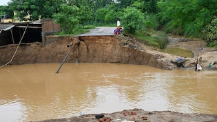 Bihar: इंजीनियरों की छुट्टियां रद्द, मोबाइल की होगी ट्रैकिंग, बाढ़ राहत में लापरवाही पर नपेंगे सभी अधिकारी