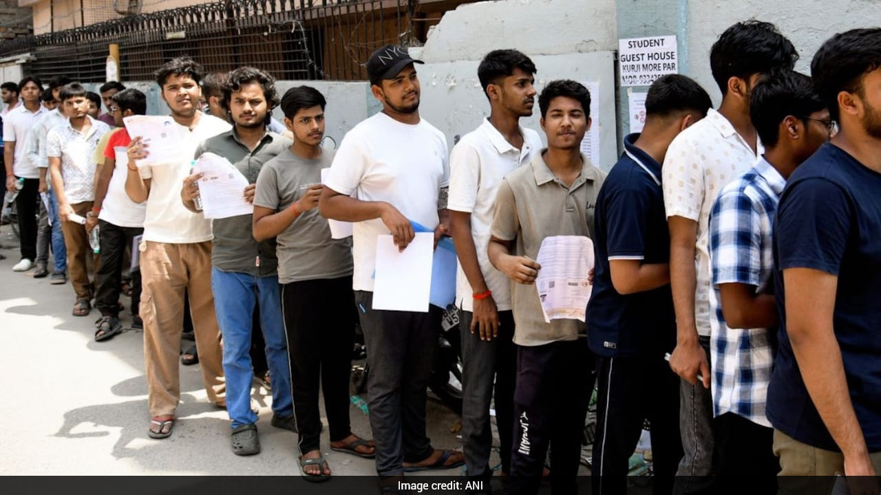 फिजिक्स-केमिस्ट्री में बने रिकॉर्ड, लेकिन मैथ्स ने रोका रास्ता, JEE Advanced टॉपर्स भी नहीं कर पाए फुल स्कोर