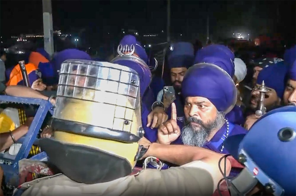 गुरुवार-शुक्रवार की रात निहंगों की पुलिस से हुई थी झड़प.