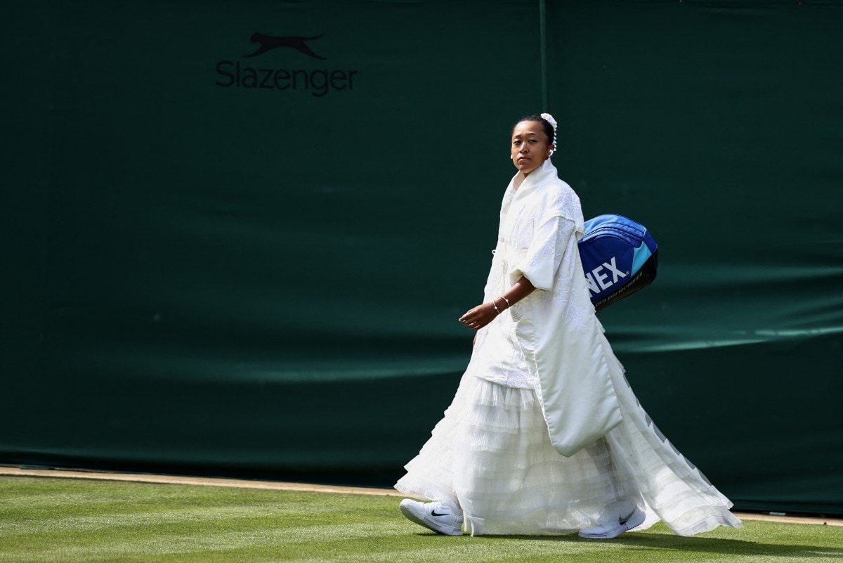 Naomi Osaka arrives at Wimbledon in kimono-inspired, all-white walk-on outfit