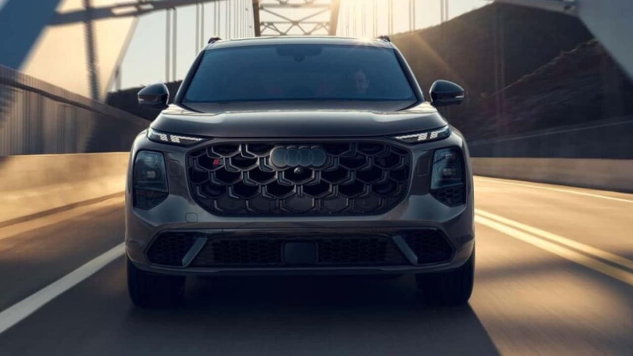 EV के दौर में Audi का बड़ा धमाका! लॉन्च हुई 2026 Audi Q7, फी