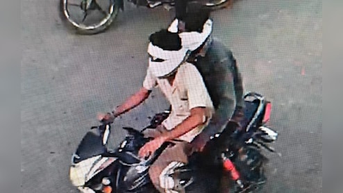 सरेराह चेन स्नैचिंग की कोशिश, महिला की सतर्कता से बची चेन, लेकिन लॉकेट ले उड़े बदमाश&nbsp;