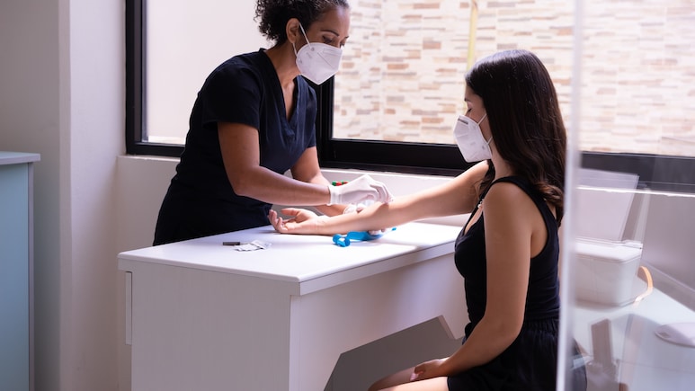 Blood Tests For Women: हर महिला को साल में एक बार जरूर करवाने चाहिए ये ब्लड टेस्ट, कई बीमारियों का समय रहते चल सकता है पता