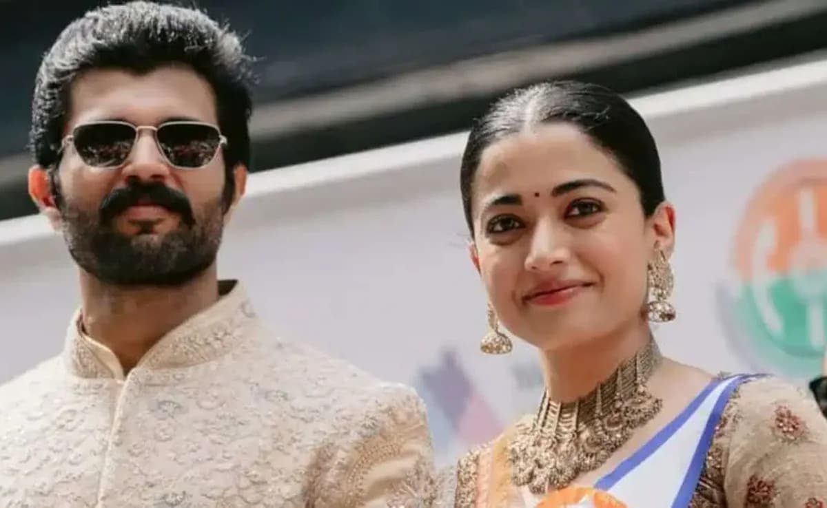 Vijay Deverakonda and Rashmika Mandanna Award Scholarships to 180 Students in Telangana