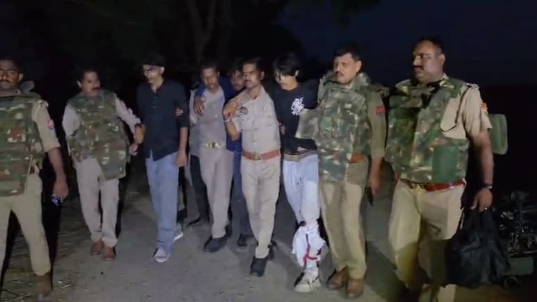 फिर मुठभेड़ से थर्राया उत्तर प्रदेश, महोबा पुलिस ने एक साथ दो बदमाशों को मारी गोली, चार गिरफ्तार
