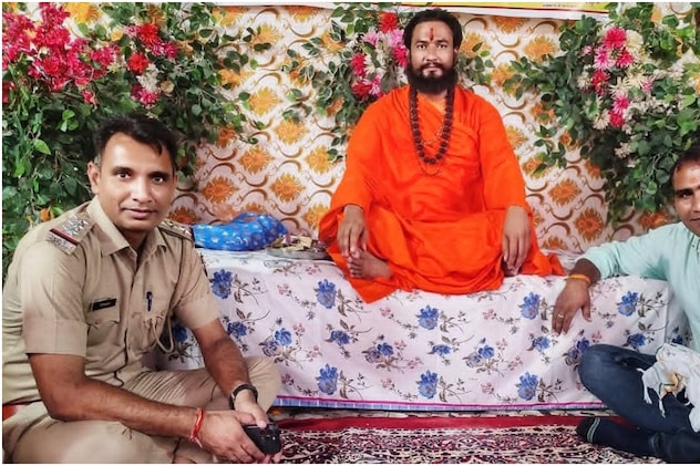 21 हजार फॉलोअर्स, मंत्री-अधिकारी से संबंध... किसने की महंत की हत्या? आशीर्वाद लेने वाला अफसर ढूंढ रहा कातिल
