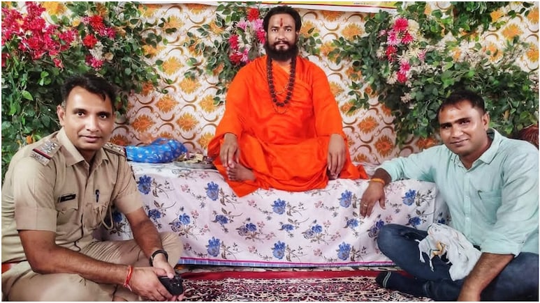 21 हजार फॉलोअर्स, मंत्री-अधिकारी से संबंध... किसने की महंत देवानंद की हत्या? आशीर्वाद लेने वाला 'शिष्य' अफसर ढूंढ रहा कातिल