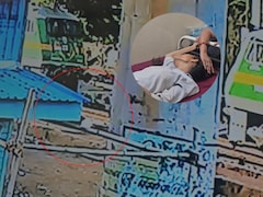 NEET की तैयारी कर रही छात्रा और कांस्टेबल की बेटी आधे घंटे तक रेलवे ट्रैक पर तड़पती रही, बुजुर्ग ने पहुंचाया अस्पताल