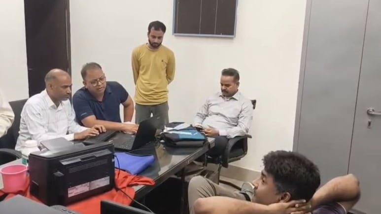 टोंक में AEN और कंप्यूटर ऑपरेटर ACB के चढ़े हत्थे, 20 हजार की घूस लेते रंगे हाथों दबोचा
