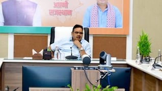 सड़क निर्माण में लापरवाही पर सख्त हुए सीएम भजनलाल, इंजीनियरों को दी चेतावनी