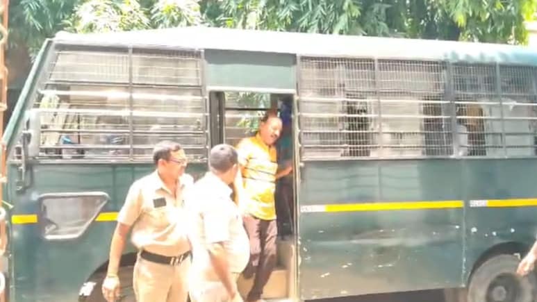 नौकरी दिलाने के नाम पर टीएमसी नेता ने की धोखाधड़ी, पुलिस ने किया गिरफ्तार