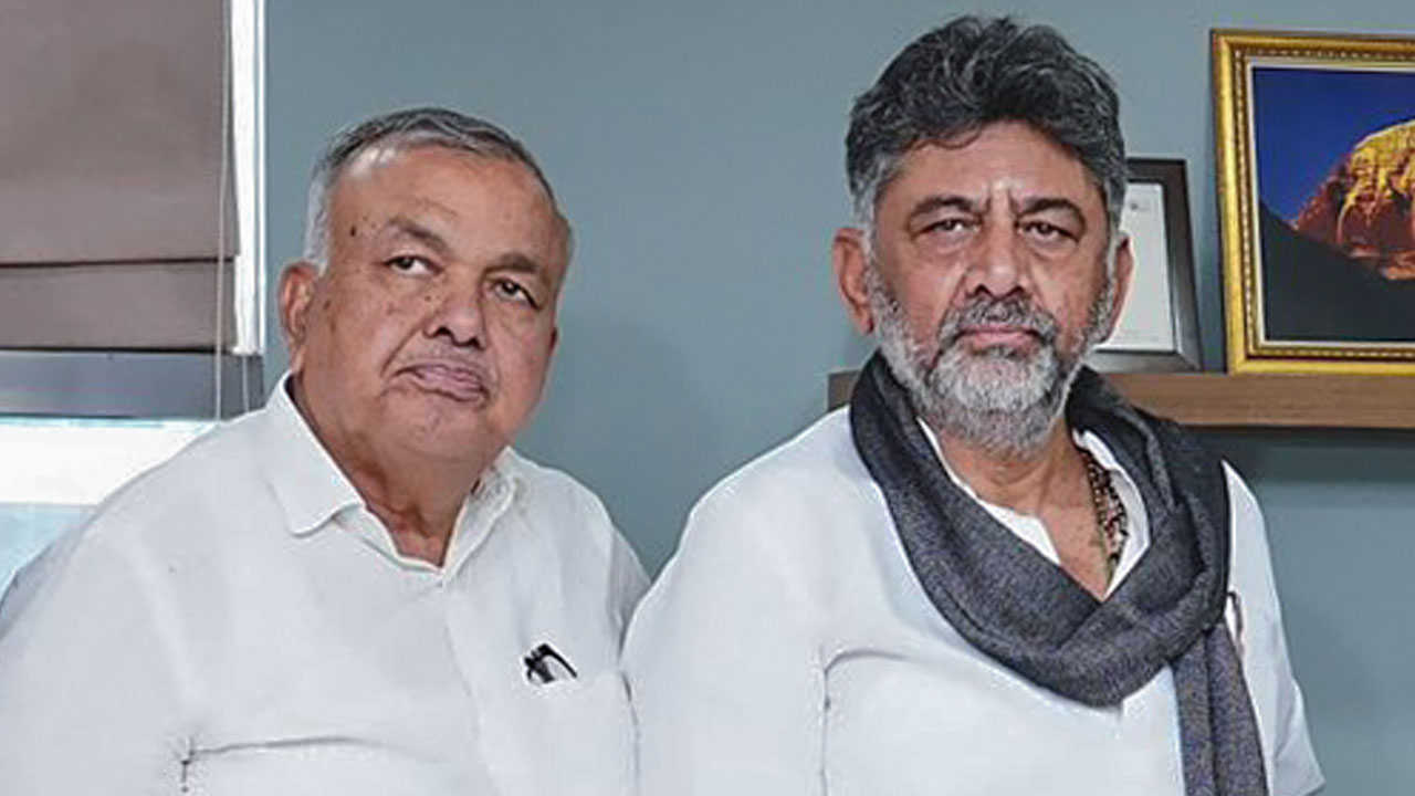 DK Shivakumar Meets Ramalinga Reddy After Resignation, Talks Last 2 Hours