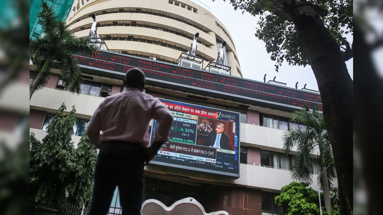 India's Biggest Equity Fund Makes Contrarian Bet on IT Stocks
