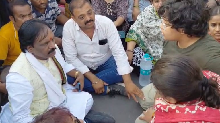Sambhajinagar News :ZP शिक्षकाच्या मृत्यूने गाव हादरलं; धिंगाणा घालणाऱ्या दारुड्यांना समज द्यायला गेले अन्...