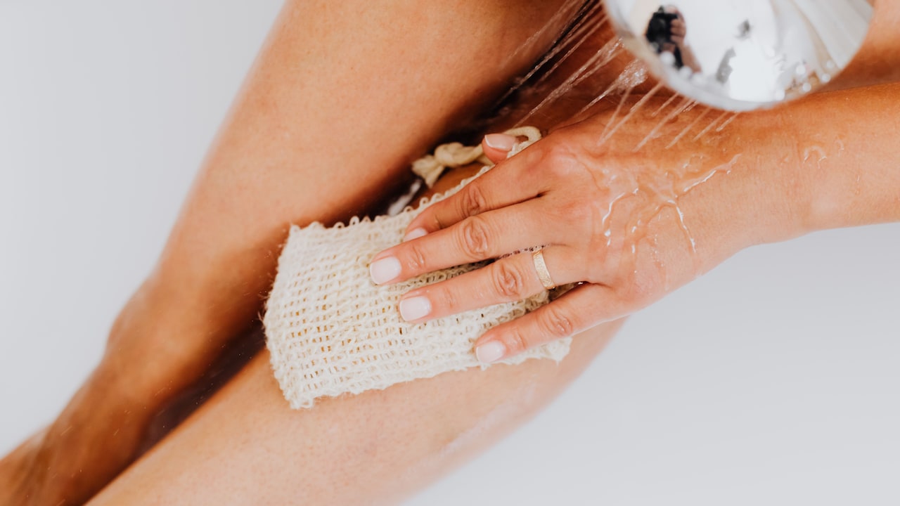 Physical Scrub Vs Chemical Exfoliant: Which One Should Beginners Choose?