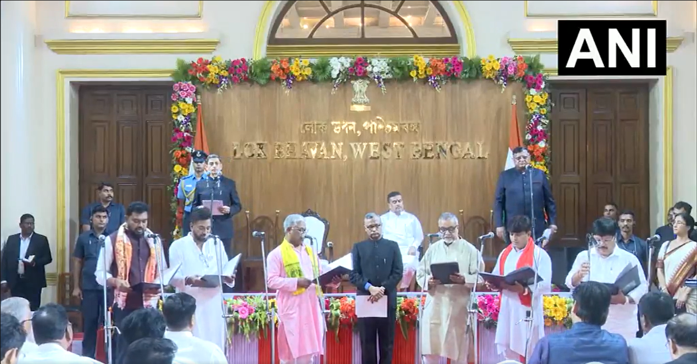 LIVE: बंगाल में शुभेंदु सरकार कैबिनेट का विस्तार, 16 मंत्रियों ने ली शपथ, देखिए कौन-कौन बन रहा मंत्री