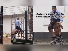 कंधों पर बैठाकर कराई वॉटर क्रॉसिंग, कोलकाता में 'Human Uber' का वीडियो वायरल