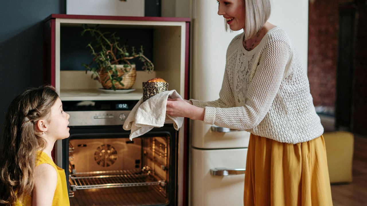 Why Does My Cake Sink In The Centre? Top 10 Baking Mistakes To Avoid Why Does My Cake Sink In The Centre? Top 10 Baking Mistakes To Avoid