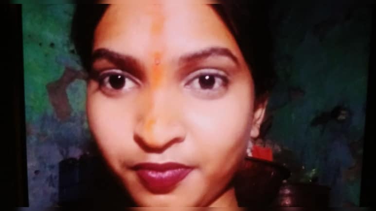 फंदे पर लटकती म&zwj;िली मह&zwj;िला की लाश, 3 महीने पहले की थी लव मैर&zwj;िज; पत&zwj;ि फरार&nbsp;