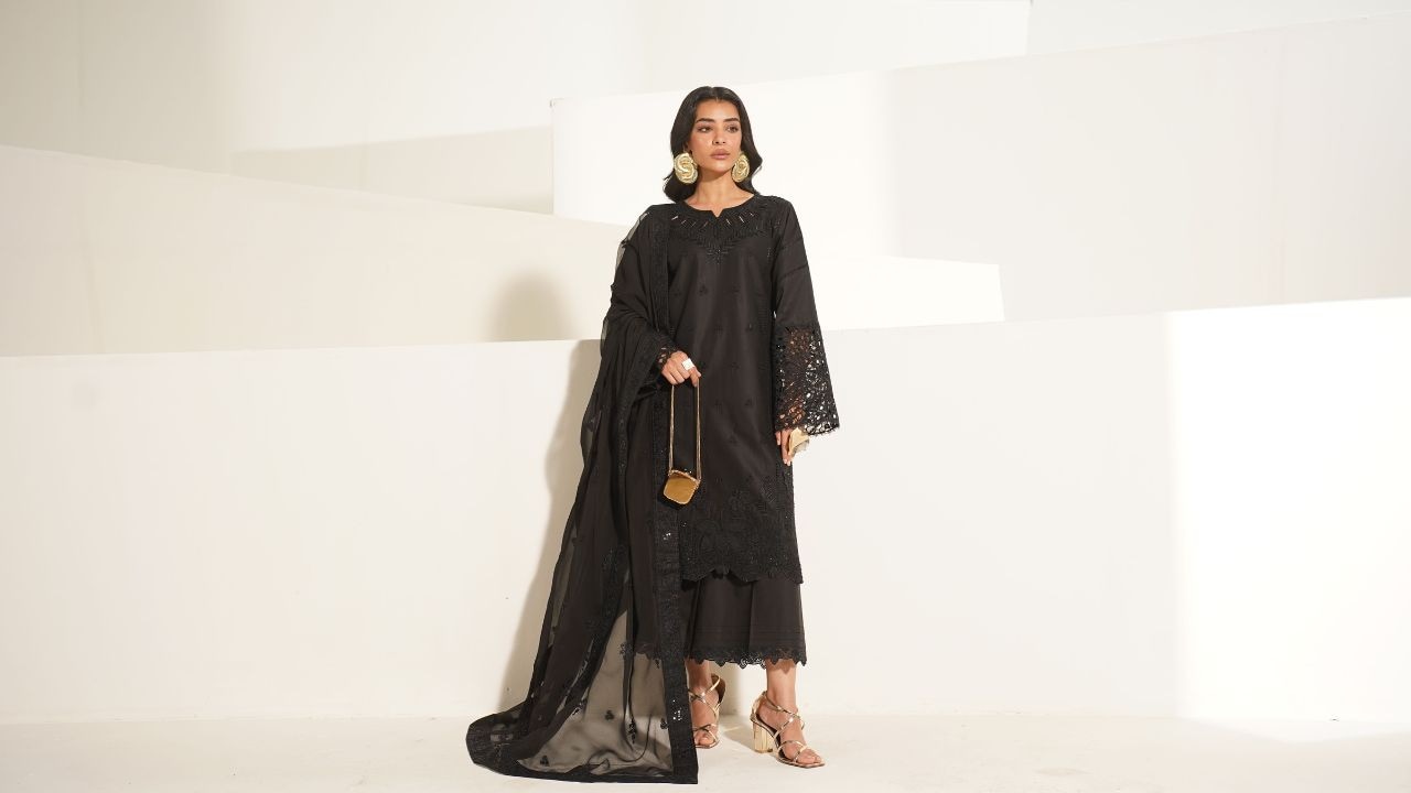 रॉयल और ट्रेंडी लुक का परफेक्ट कॉम्बो! बेहद कम दाम में ऑर्डर करें House of Pataudi और Taavi के ये डिज़ाइनर सूट