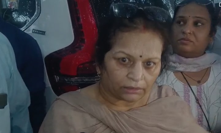 जालंधर की लेडी डॉक्टर मीनाक्षी सूद की मां. जालंधर की लेडी डॉक्टर मीनाक्षी सूद की मां.