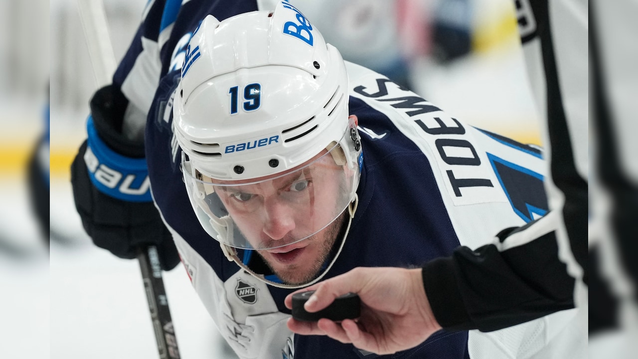 Report: Jonathan Toews Expected to Confirm Retirement During Winnipeg Jets Press Conference 