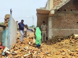 Bemetara: अचानक गिरी कच्चे मकान की दीवार, मलबे में दबने से दो बहनों की मौत; एक महिला घायल