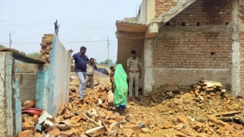 Bemetara: अचानक गिरी कच्चे मकान की दीवार, मलबे में दबने से दो बहनों की मौत; एक महिला घायल