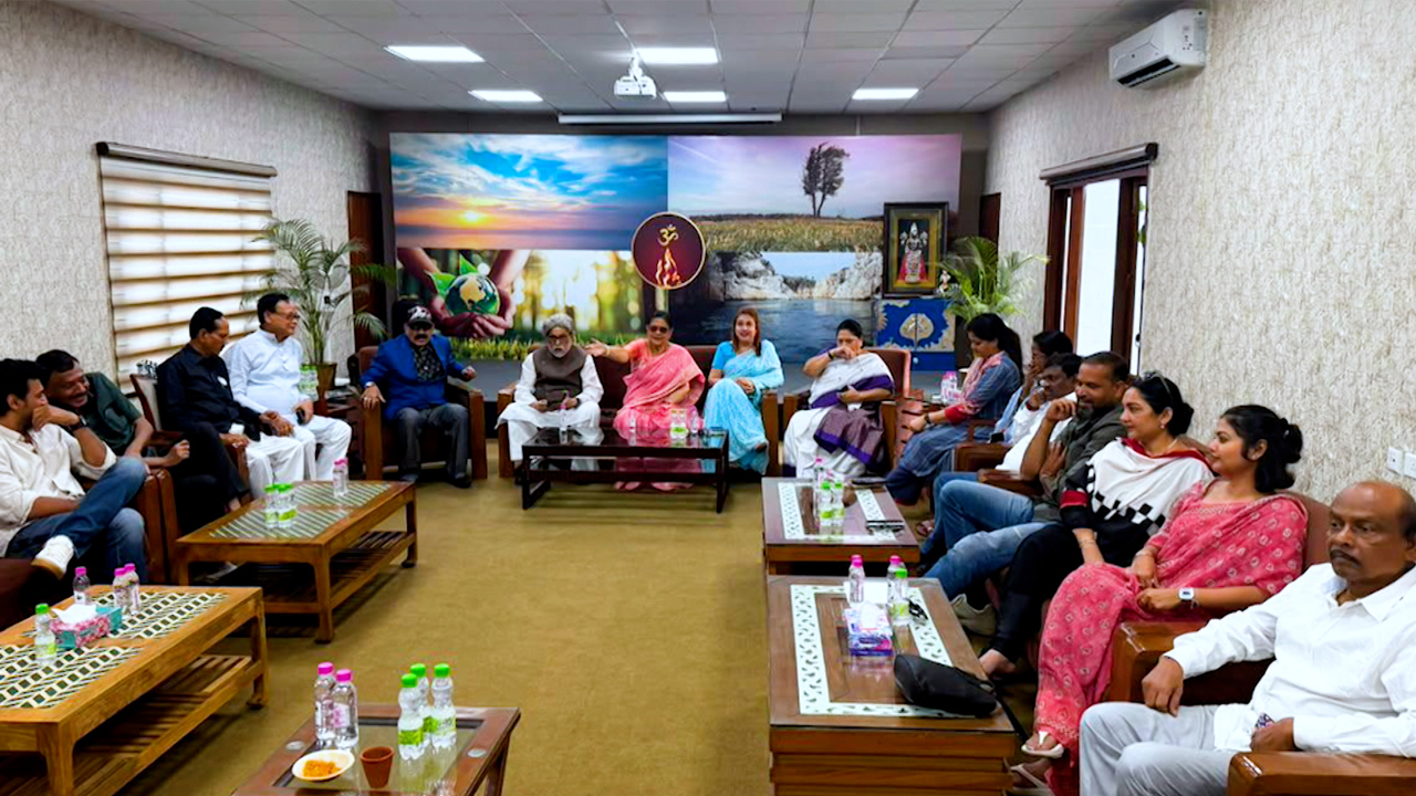 Rebel TMC MPs Meet Union Minister Bhupender Yadav In Delhi