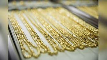 Gold Steadies Near $4,000 as Stronger Dollar, Rate Outlook Weigh