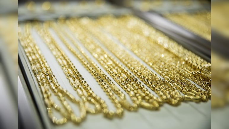 Gold Steadies Near $4,000 as Stronger Dollar, Rate Outlook Weigh