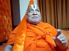 स्वामी रामभद्राचार्य बोले, राहुल गांधी भ्रमित हैं और ममता बनर्जी अपने कर्मों का फल भोग रहीं