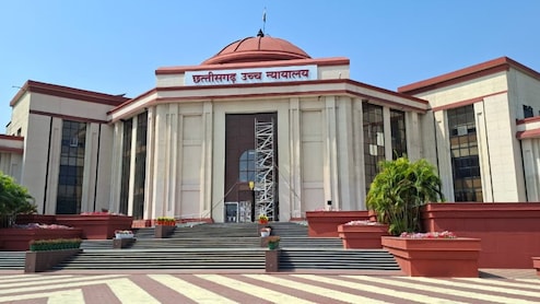 छत्तीसगढ़ HC की राज्य सरकार को फटकार, कहा- 6 महीने में नियुक्ति नहीं तो MBBS छात्रों का सर्विस बॉन्ड होगा खत्म'