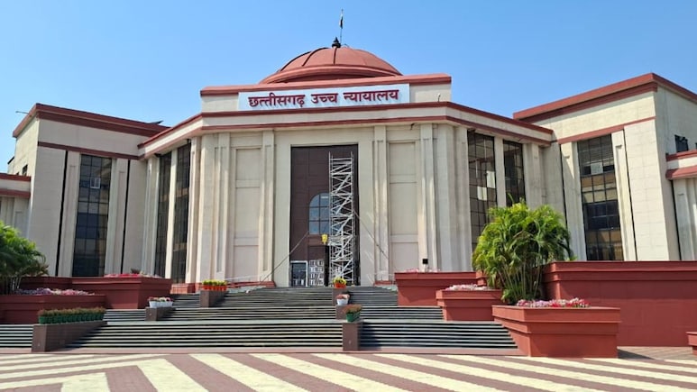 छत्तीसगढ़ HC की राज्य सरकार को फटकार, कहा- 6 महीने में नियुक्ति नहीं तो MBBS छात्रों का सर्विस बॉन्ड होगा खत्म'