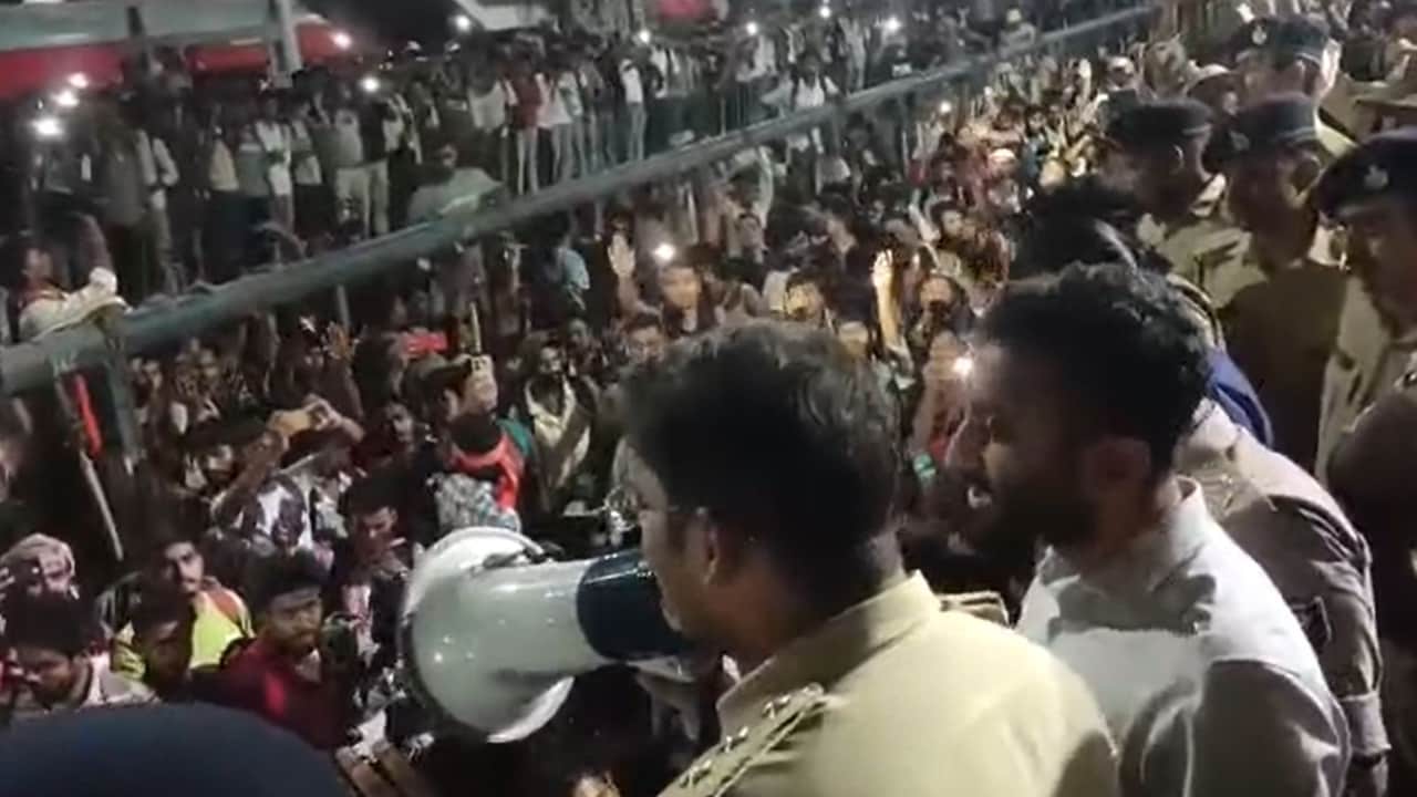 पाटलिपुत्र स्टेशन पर छात्रों के बवाल के  बाद रेलवे का बड़ा फैसला, पहले सिर्फ 2, अब चलेंगी 16 स्पेशल ट्रेनें