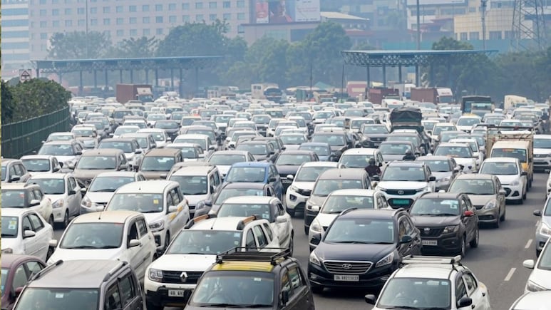 रिश्ता टूटने के बाद सनकी ने शादी का कार्ड बनाकर पड़ोसियों को भेजा, 500 KM दूर से लड़की के घर भेजीं 100 गाड़ियां&nbsp;
