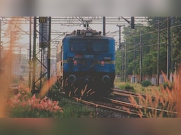 ट्रेन हादसों पर लगेगी लगाम, अहमदाबाद डिविजन पर लगेगा कवच सुरक्षा सिस्टम, जानिए क्या है रेलवे का प्रोजेक्ट 'कवच'