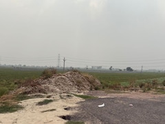 ग्रेटर नोएडा में अधूरी सड़क ने ली युवक की जान, गड्ढे में गिरी बाइक, रातभर घायल पड़े रहे, सुबह मिला शव